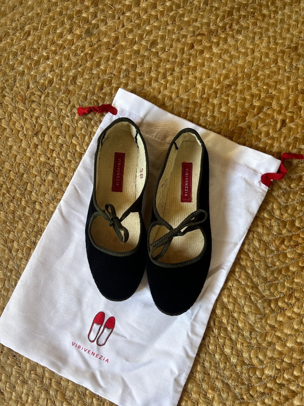 Women's Vibi Venezia Mary Jane flat dark blue Size 38